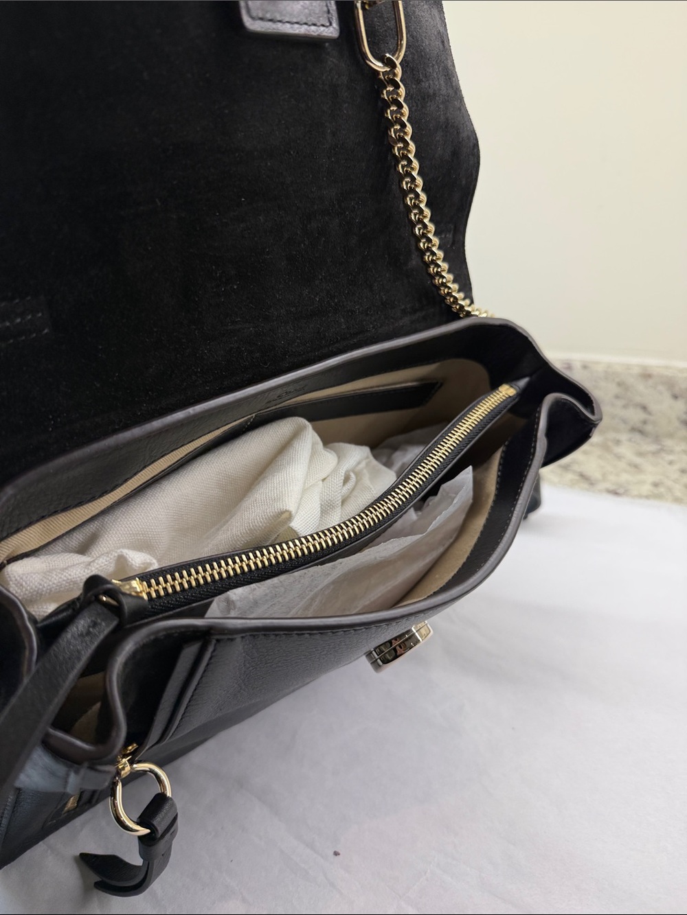 Chloé Black Leather Shoulder Bag with Gold Ring Detail - Picture 2 of 4